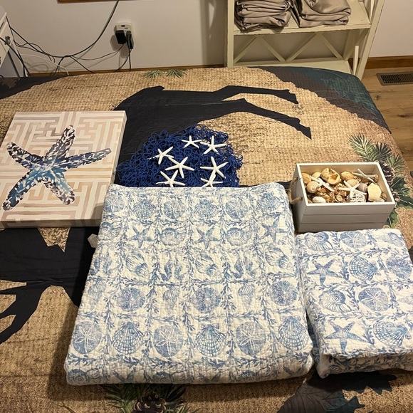 Laura Ashley Other - EUC GIRLS FULL SIZE BEDROOM COMPLETE SET WONT SEPARATE